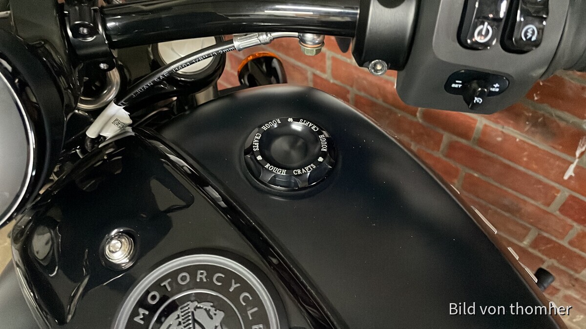 Indian Chief Dark Horse 2022 Black Smoke