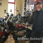 Nummernschild wird angebracht.